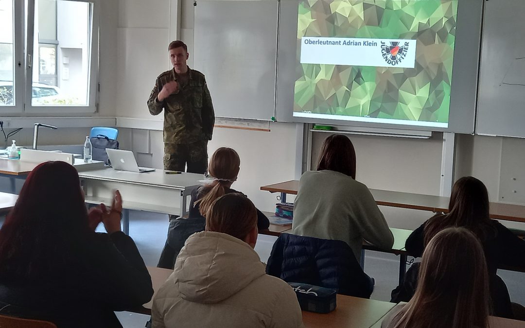 Jugendoffiziere boten spannende Vorträge zum russischen Angriffskrieg in der Ukraine
