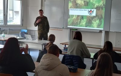 Jugendoffiziere boten spannende Vorträge zum russischen Angriffskrieg in der Ukraine