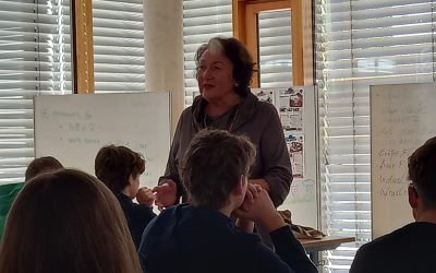Mut zu Umwegen: Ruth Frenk im Gespräch mit Jugendlichen